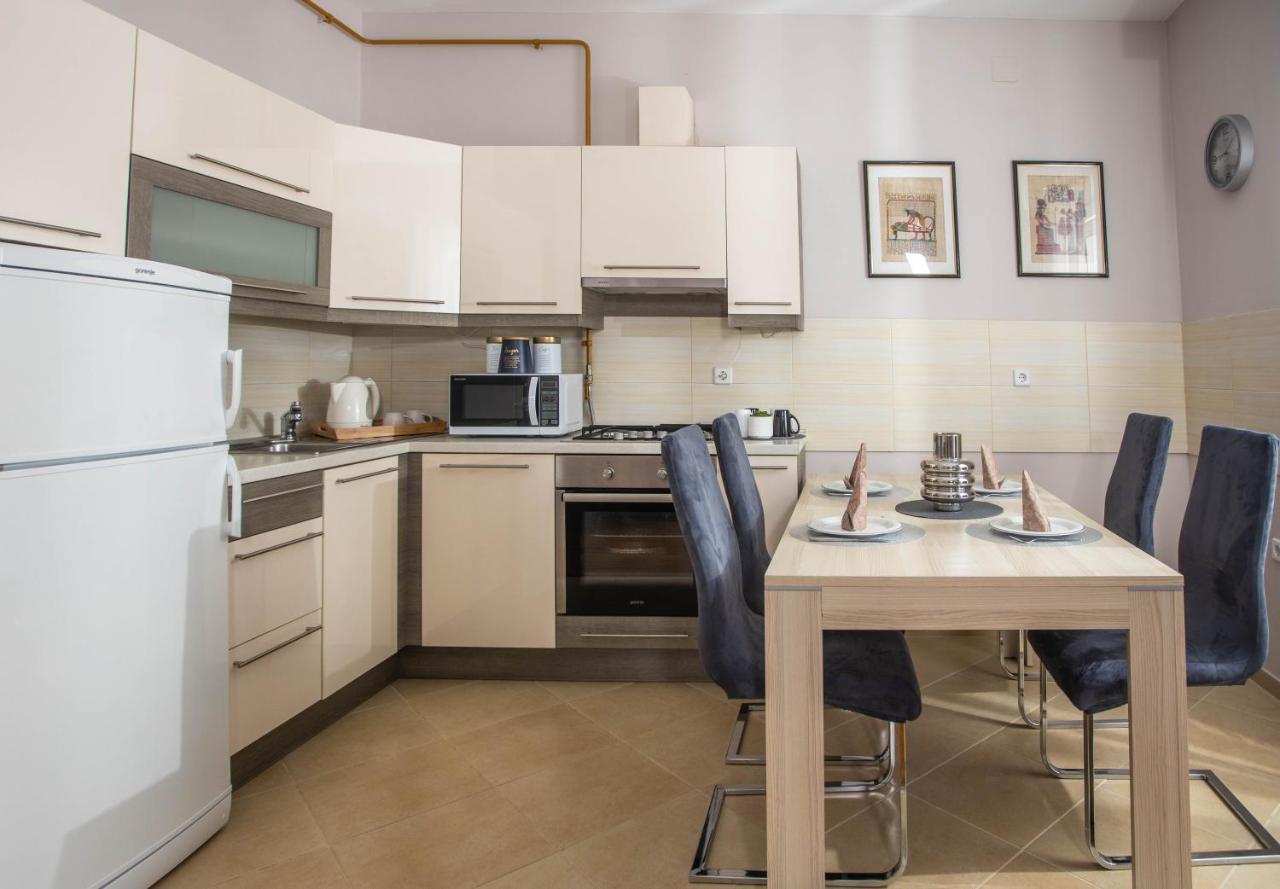 Apartman Gundulić Vinkovci Bagian luar foto