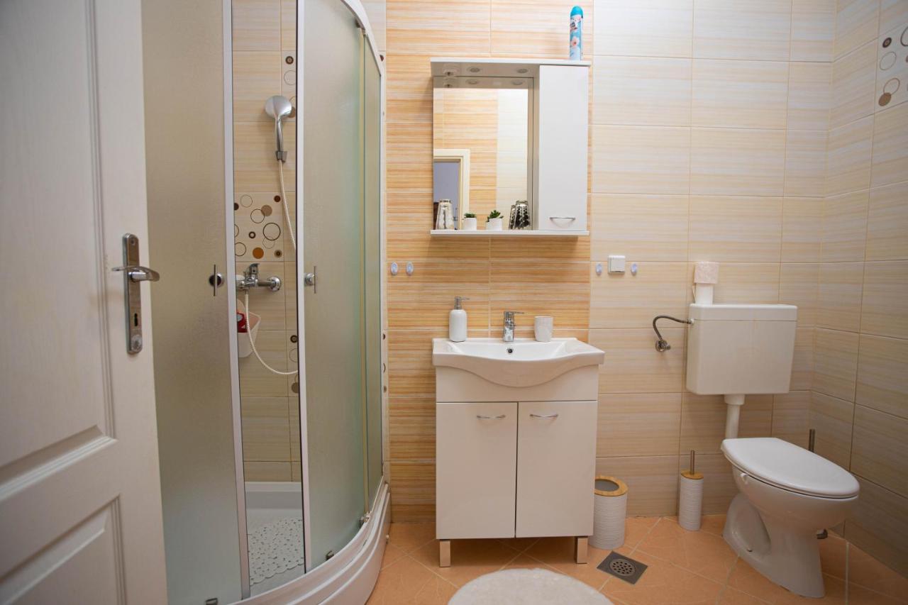 Apartman Gundulić Vinkovci Bagian luar foto